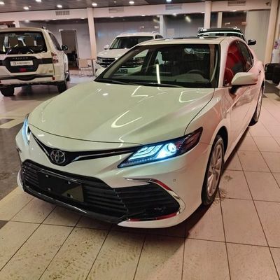 Goede prijs. 2024 Toyota Camry 2.5Q Twin Engine 2.5HQ Flagship Hybrid Gasoline Car GAC 2WD met handmatige aanpassing achteruitkijkspiegel online