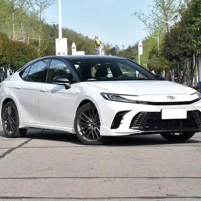Goede prijs. Zoek 2023 Toyota Camrys Linksgestuurde Hybride Auto's in Wit en Zwart met een stoepgewicht van 1555kg bij betaalbaar online