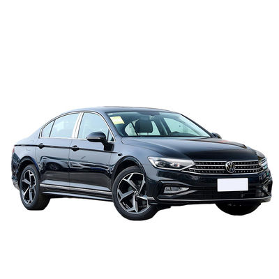 Goede prijs. Elektrisch stuur 4 deuren 5 zitplaatsen Sedan 210 km/u Benzine Gebruikte auto Volkswagen Magotan 280TSI Leading Type FWD online